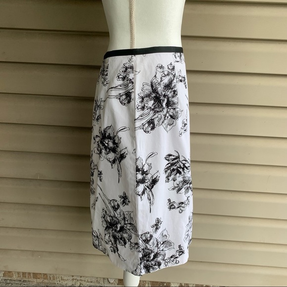 •Eddie Bauer•Black/White Floral A-Line Skirt-Size8 - Picture 5 of 9